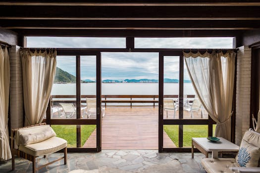 Hotels With Patios Meant for Prolonged Goodbyes